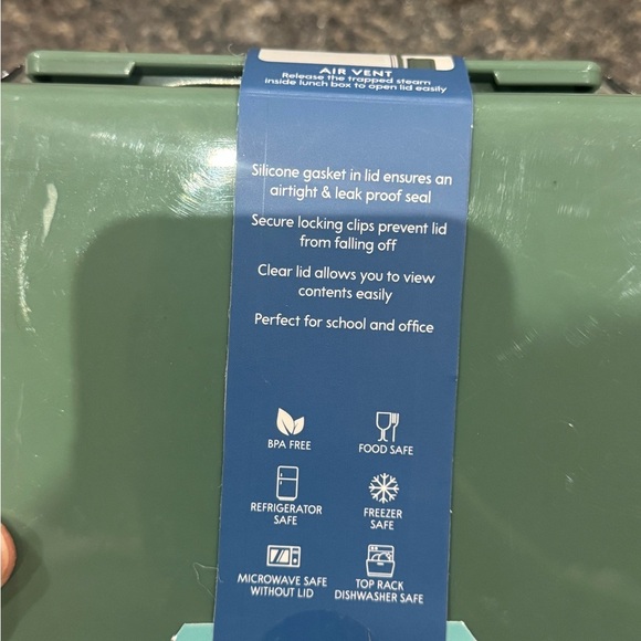 Green Lunch Box with Removable Compartments - Picture 4 of 5